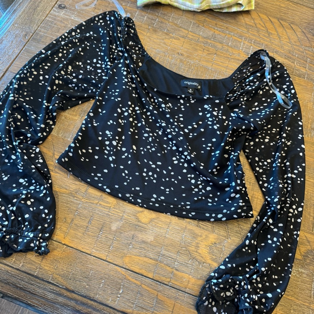 Chic Black and White Speckled Crop Top